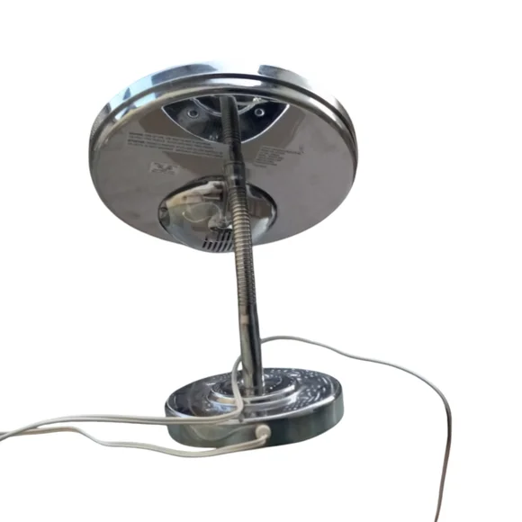 Magnified 9" Mirror w/ Light - Picture 4 of 7